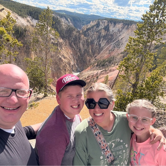 Meet your Posher, Jennifer - Picture 1 of 16